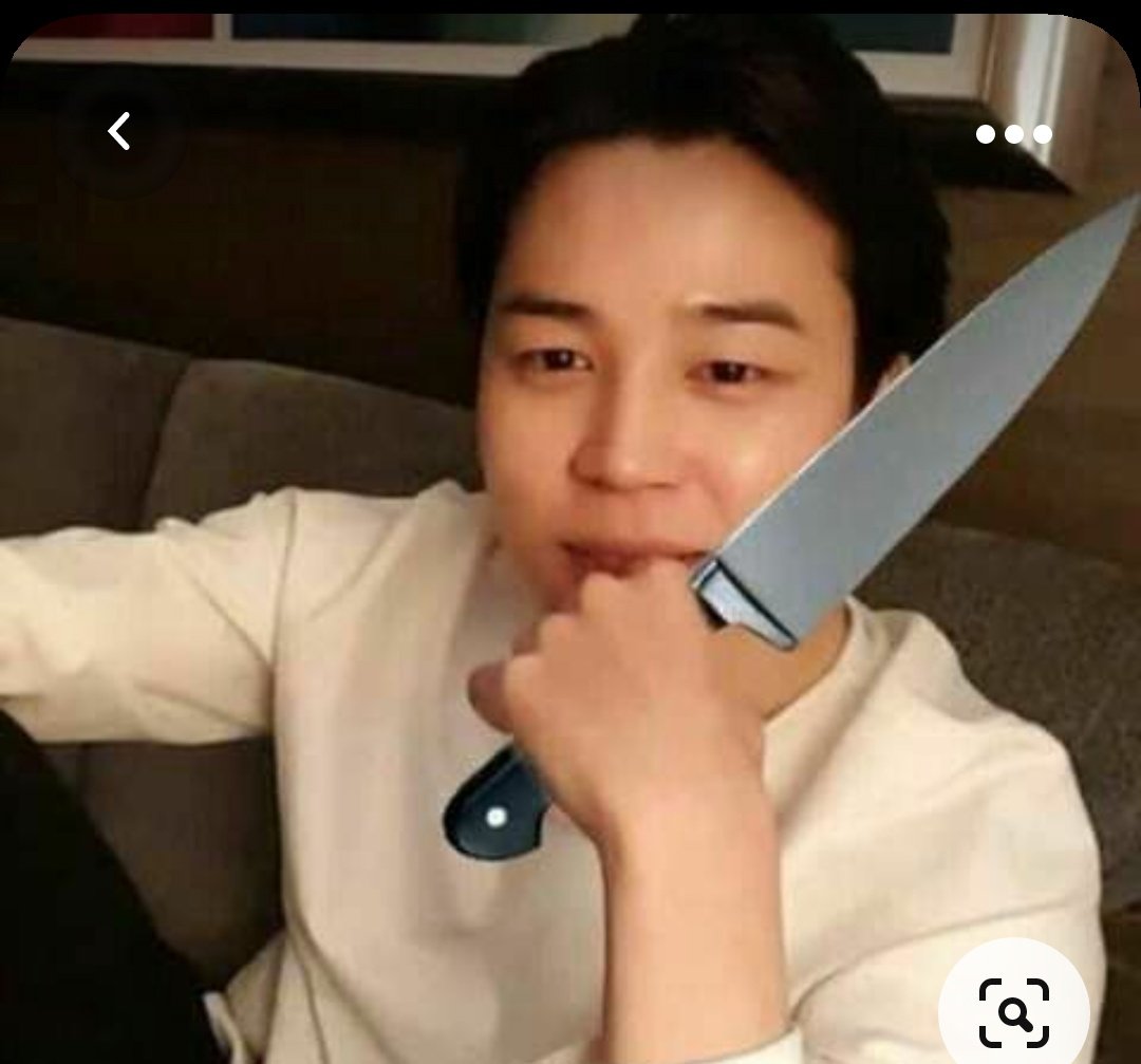 Mariaclaratop15's tweet photo. O jimin tá vendo vc passar reto nessa publicação , e não curtir e nem retweetar ,e ainda mais não deixar a sua votação nós comentários 🔪🔪

Vota assim nos comentários :
I vote for #Dynamite by @BTS_twt for #BestMusicVideo at #iHeartAwards 👍 
 ENTENDEU 😘 O jimin te ama. https://t.co/MHoukCOyih