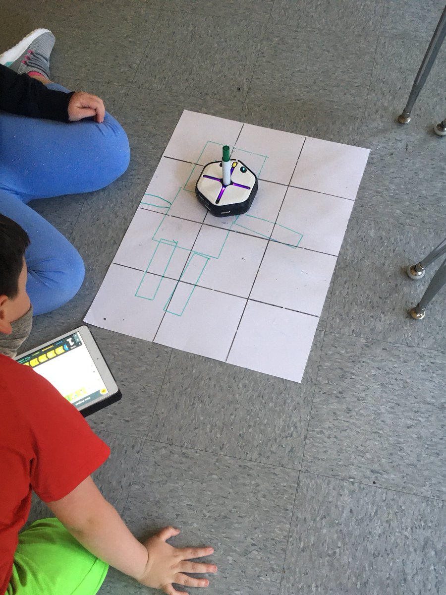 MsEngineerSmith's tweet image. @RoboWeek continues with @codewithroot robots drawing shape robots in 2nd grade @BlossburgElem and elapsed time party planning with 3rd grade @WLM_Elem  ! @SouthernTiogaSD #CSinPA #CSforALLPA