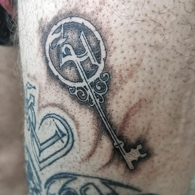 Zornheym's tweet photo. Inmates!
How cool is this? Inmate Chris Marshall has tattooed the Zornheym key on his leg. Pure dedication! Do you have a Zornheym tattoo or planing on getting one? Let us know in the comments below!
#zornheym #submissioniskey @ArtByBring #artbybring https://t.co/fKeFryP4q1