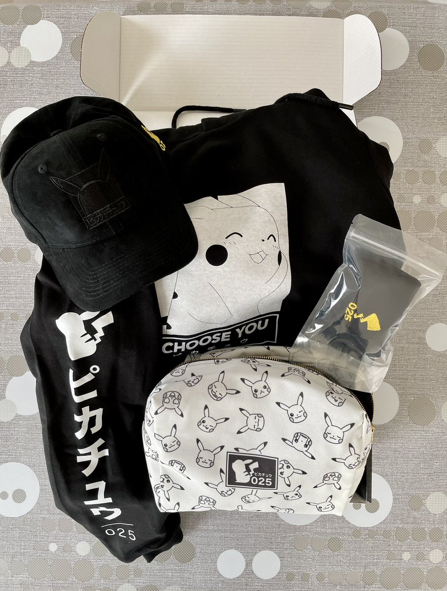 K3isuk3i's tweet image. Box Pokémon Édition Limitée Spéciale 25 ans de chez @ZavviFr 🤩
#Pokemon25 #PokemonBox #LimitedEdition #Pikachu