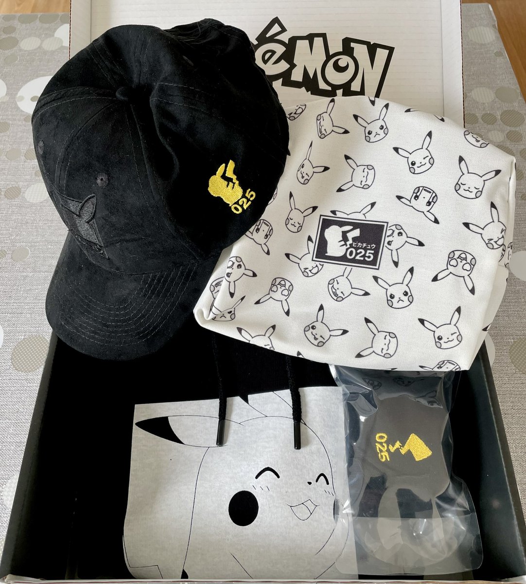 K3isuk3i's tweet image. Box Pokémon Édition Limitée Spéciale 25 ans de chez @ZavviFr 🤩
#Pokemon25 #PokemonBox #LimitedEdition #Pikachu