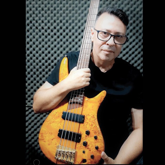 Please join me in welcoming Leandro Maciel as Bartolini's newest Emerging Artist!  Leandro has been very involved in the outstanding music scene in Brazil for the last 30 years.  He is a multi-instrumentalist, composer, performer, experienced audio/video recorder, etc.  Welcome!!