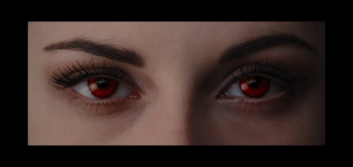 голубые глаза. испуганные женские глаза. ели открыла глаза. красивые глаза. ели открыла глаза.