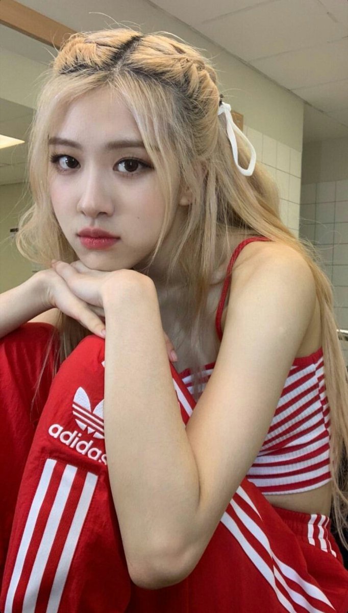 mfvckingpotato's tweet photo. Omo i forgot to do the girlfriend/s reveal ;-; so here it is https://t.co/y4qwsZtjSf