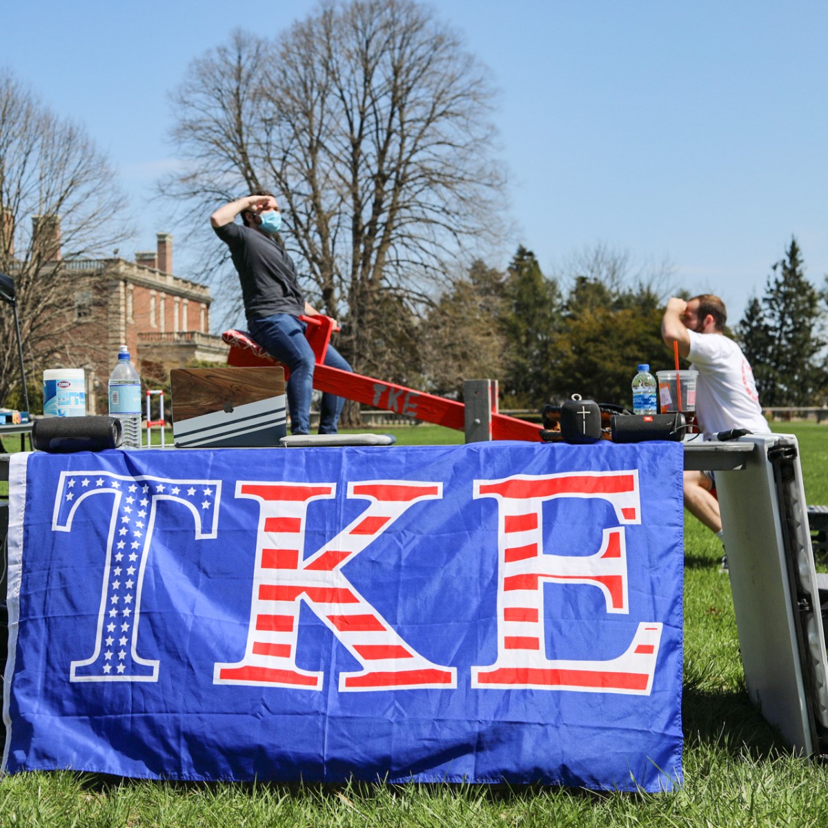 FDUWhatsNew's tweet photo. So happy to welcome students back for select in-person events! 🎉 TKE is on the Library Lawn for its 24-hour seesaw event now to raise money for @StJude! ❤️💙 #MyFDU #FDUGivesBack #forStJude

@TKE_Fraternity @StJude https://t.co/zPmlCFDfeQ