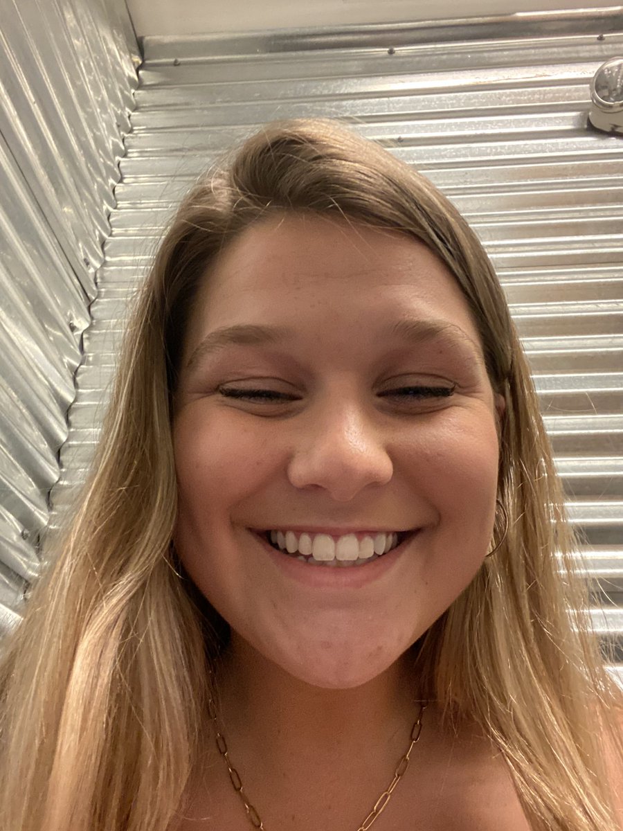 tangorum_'s tweet photo. shoutout to the girl who took selfies on my phone after i left it in the bathroom of daq bar last night https://t.co/DVT7iLPArF