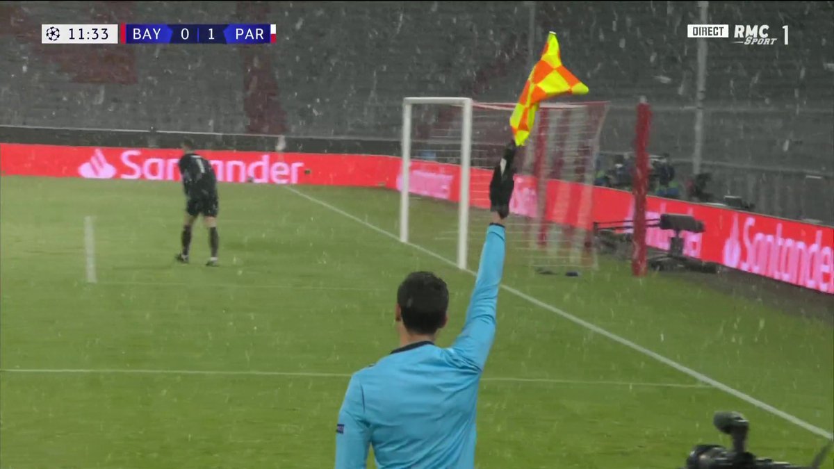 RMCsport's tweet photo. ❌ Draxler pensait avoir marqué le but du break... mais Mbappé était hors-jeu au départ de l'action. Paris est dans le coup ! https://t.co/uqoUicOaka