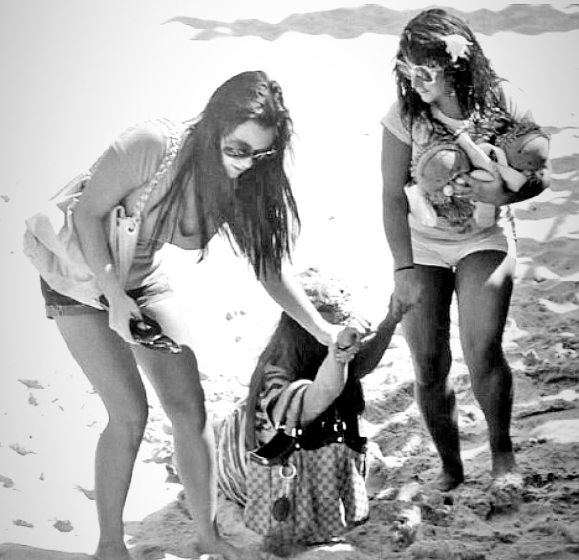 my great grandmother and her friends at the woman’s suffrage parade of 1913 :,)