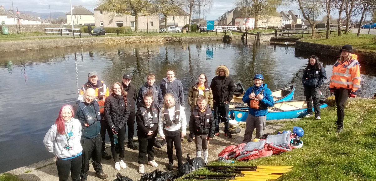 SaferstreetsYP's tweet photo. A great day on the Forth and Clyde Canal, a tremendous clear up effort by young people, #tidycleangreen https://t.co/6rkv18L04b