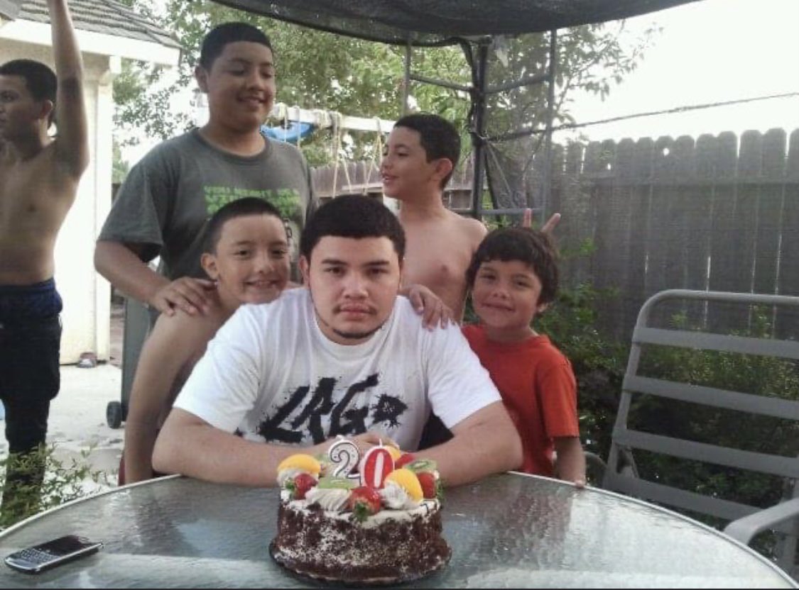 mbnjonny's tweet photo. I can’t believe this, I don’t want you to be gone. I wish this was all a dream. But unfortunately it’s not, I love you big bro, I’ll miss you big bro, I will never ever forget you. Can’t believe they took you away from us way to fucking soon. RIP Carlos, I’ll see you soon ❤️🙏🏻 https://t.co/dWZsMbrWVD