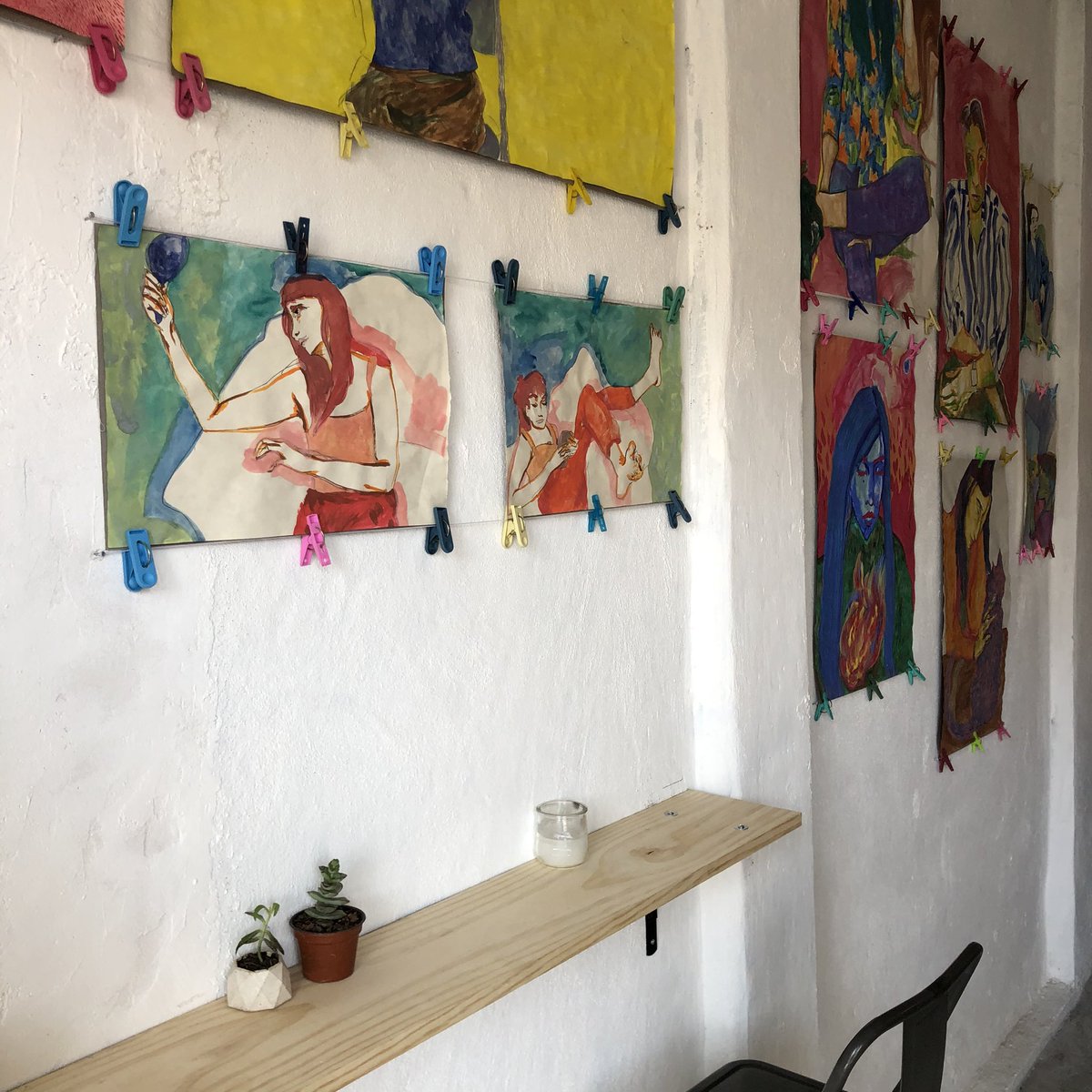 A partir de esta semana abrimos una cafetería y lugar de dibujos para exponer el trabajo de distintxs artistxs durante un mes y un lugar fijo donde puedan encontrar el trabajo de @Amastique y el mío a la venta. Lxs esperamos pronto :)

poniente 112 #851 Magdalena de las salinas.