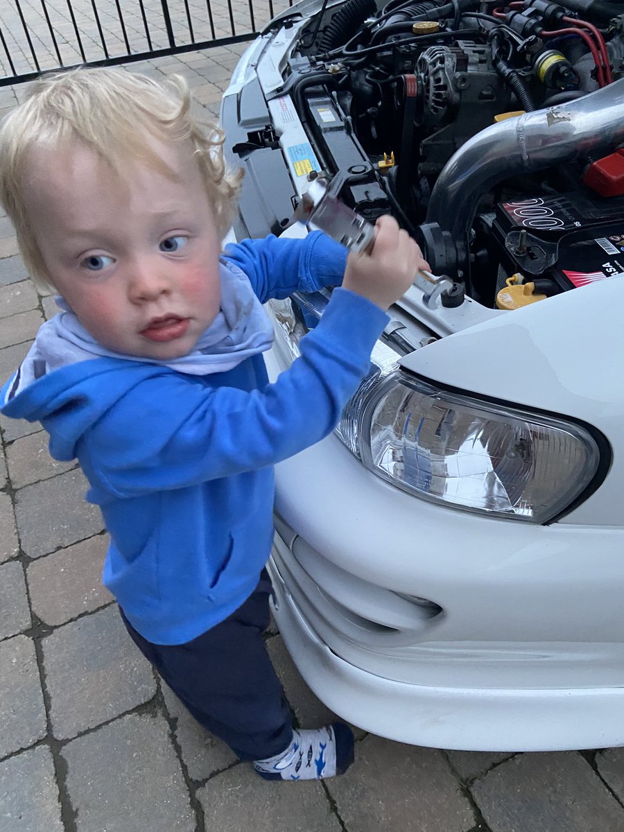gemm4mcl's tweet photo. Two-years-old &amp; fixing cars @PETROLH3AD ... definitely your son 🚙 💨 💨 💨 https://t.co/kqdhwEuWwT