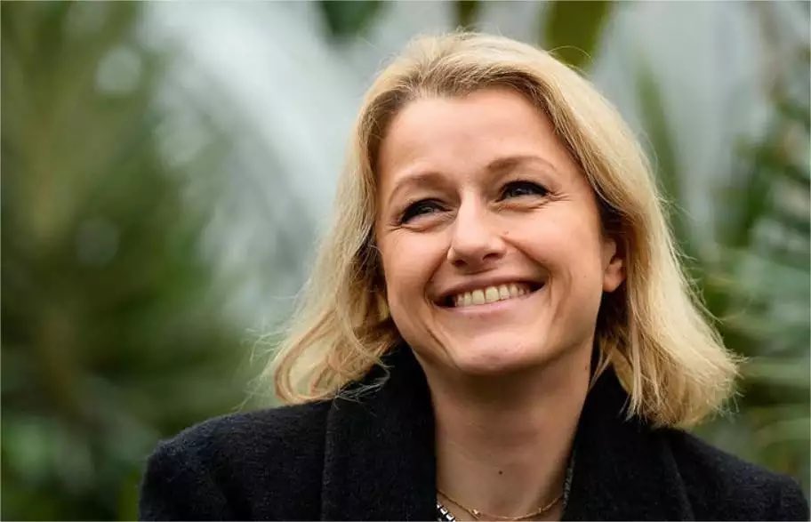 ChutTuNeSaisPas's tweet photo. Nous: Et vous, donc entrant que ministre de l’ecologie vous avez fait quoi pour l’environnement? 

Barbara Pompili: J’ai participé à Top Chef et j’ai dégusté un plat qui dénonçait la pollution des océans...   

Nous: 😐

Barbara Pompili: c’était très bon...

#TopChef https://t.co/0wd5Pg1AkZ