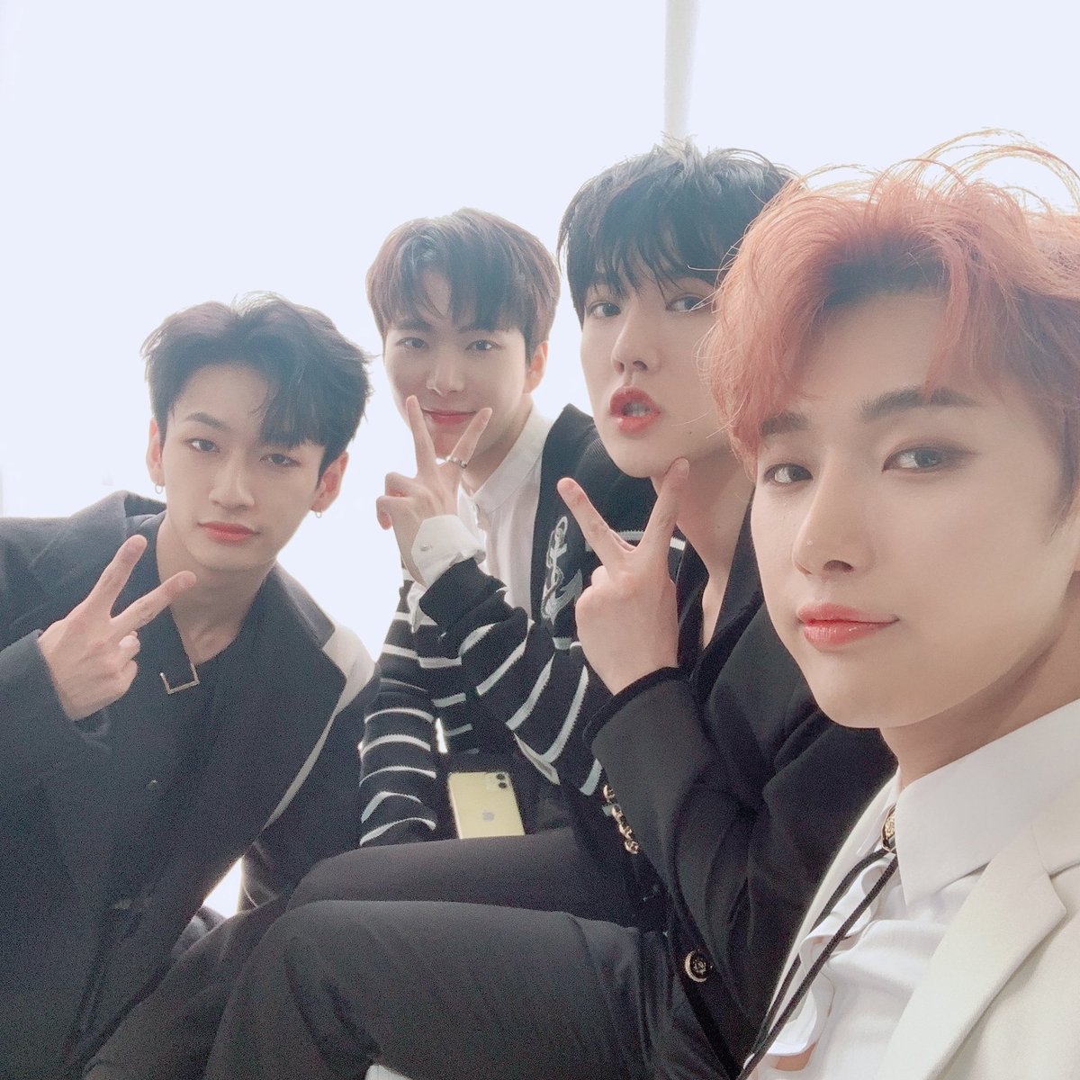 797TD's tweet image. 29.03.2021

재한이형 브이 왜 안 해요...😭✌🏻
재한:카메라 들잖아 정훈아