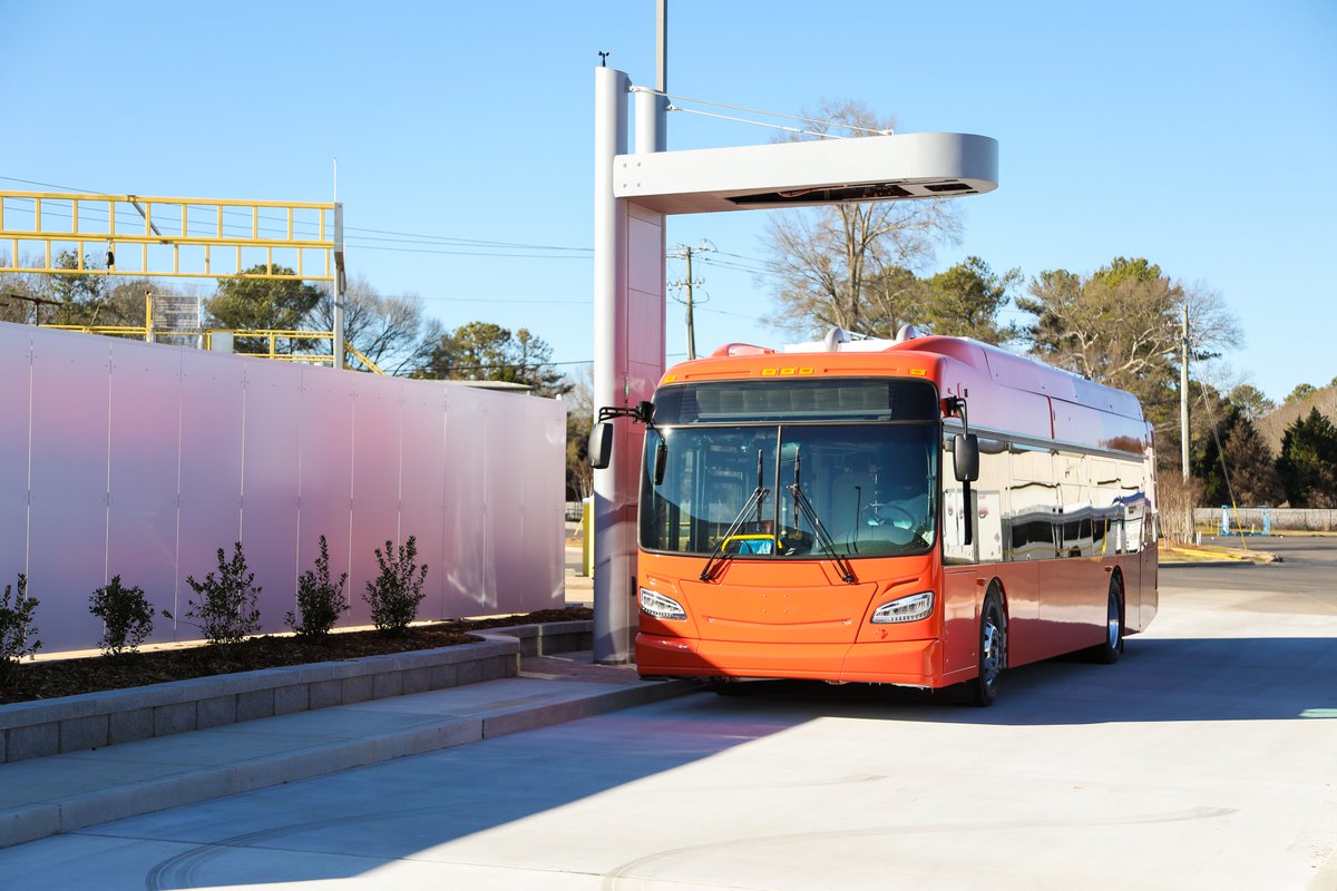 NFIGroup's tweet photo. You probably know that we make #electricbuses and #coaches, and you might know that we make #hydrogen #fuelcellelectric buses. But did you know that we also make #electrictrolleys, #articulated ("bendy") buses, and #doubledeck buses? We can make up to 8,000 electric buses a year. https://t.co/6MeM6WbH74