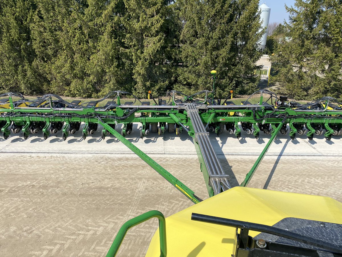 Weighing up Planter &amp; setting tires pressures - Unfolded NO seed comes in just under 25000 lbs ..... if full 🌽can assume another 3600lbs approx ....

wonder how that compares to others ? 

Carts about 8500 Lbs empty 

Will hold approx 19000lbs of fert 

360R approx 35000 lbs