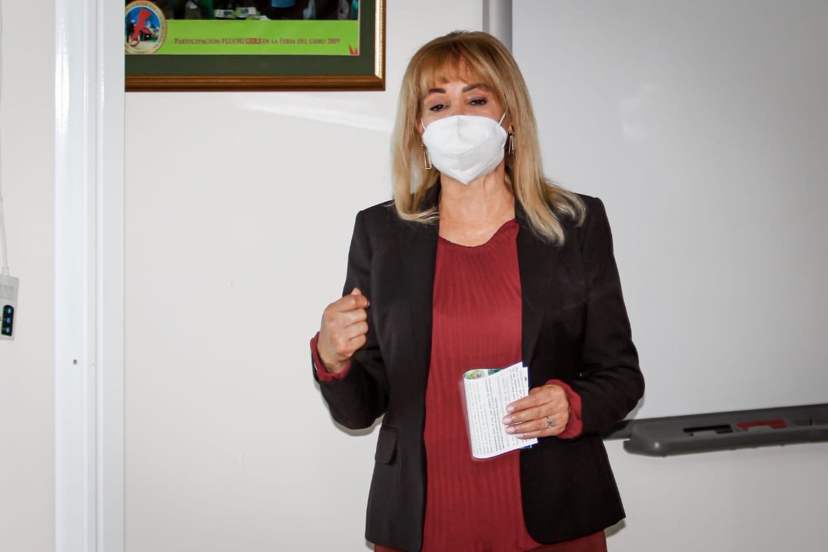 La Gerencia de Medio Ambiente ofreció la conferencia “Cuidando el medio ambiente te cuido y me cuido” con el objetivo de concientizar al personal de la  <a href="/UERS_RD/">UERSRD</a> sobre los beneficios de preservar nuestro entorno.

#MedioAmbiente 
#EstamosCambiando