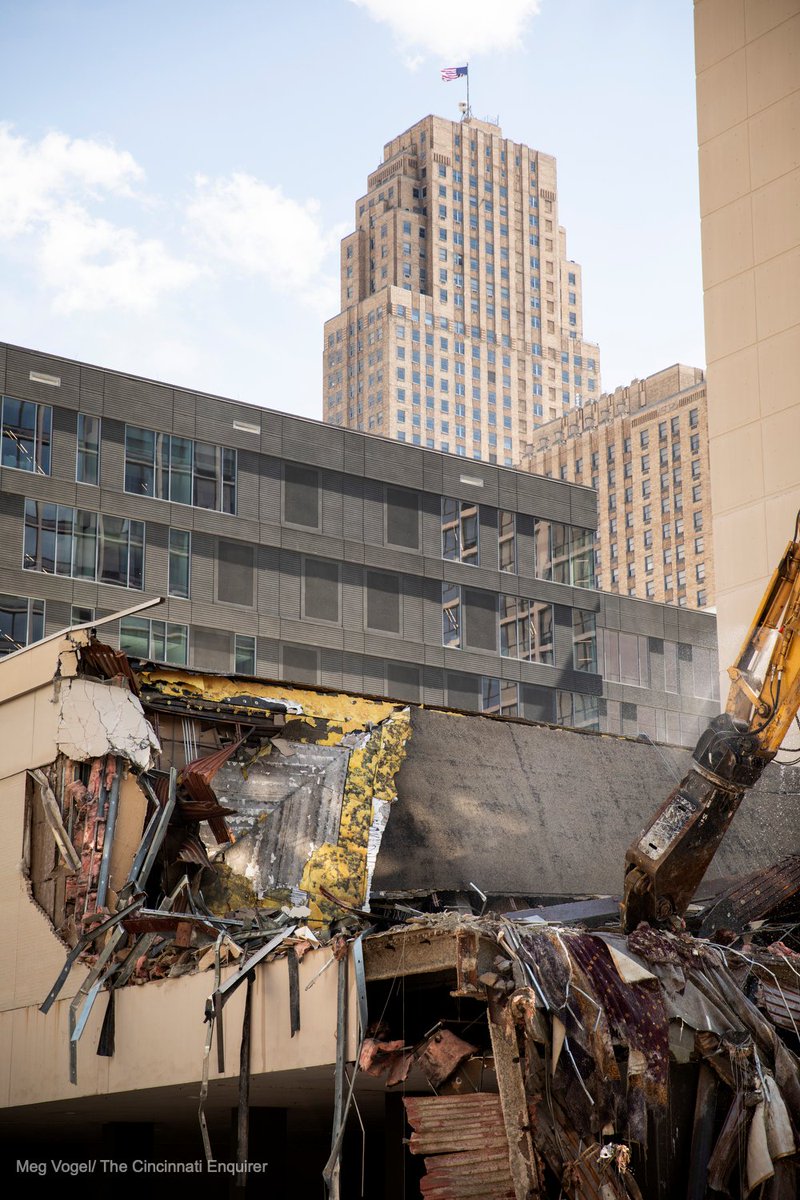 MegVogelphoto's tweet image. 👋Goodbye, Millennium Hotel. 

The 872-room hotel will be torn down piece by piece after officials ruled out the building's partial implosion. It will take over a year to complete. @Enquirer