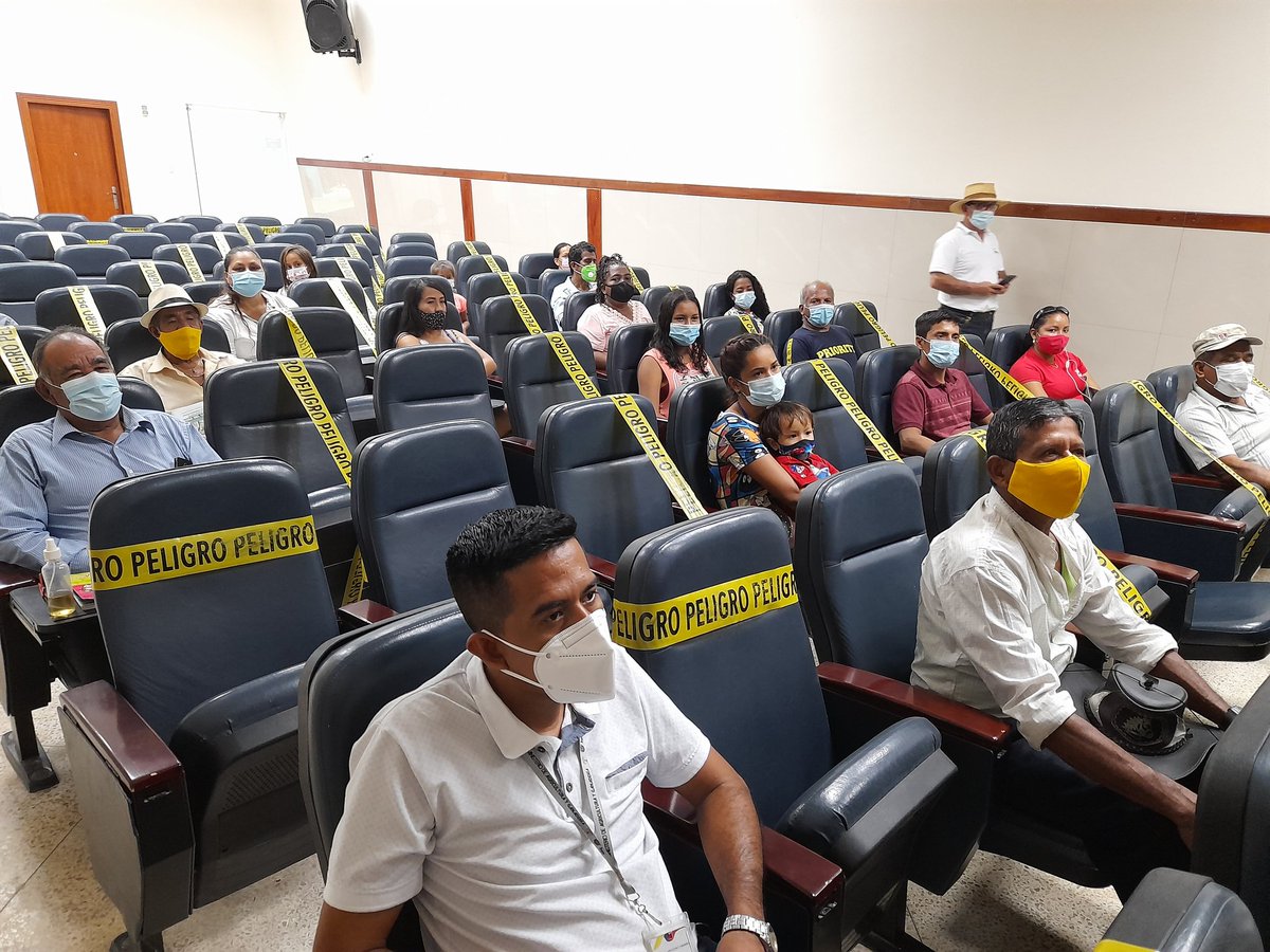 JuanElPerez68's tweet photo. Junto a @INIAPECUADOR mantenemos reunión con miembros de la Asociación de productores agropecuarios por el desarrollo campesino a fin de brindar acompañamiento técnico en sus cultivos y nuevos emprendimientos #AgroAcción @joacv https://t.co/3CXqjOkwLG
