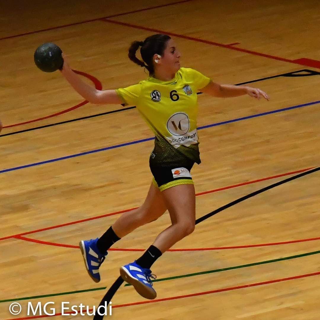 cbmmaristasalge's tweet photo. 🤾‍♀️🖤💛#MismaPasión 💛🖤🤾🏻‍♂️ @cbmmaristasalge #SomFamilia #SomGroguets #SomGroguetes https://t.co/Xf2F8nrGi6