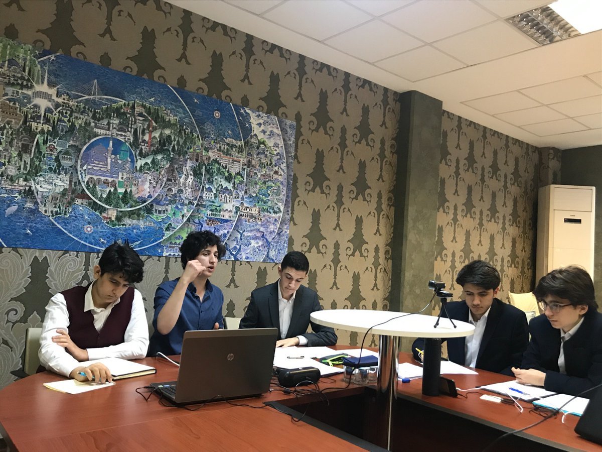 39 ülkenin katıldığı “Uluslararası Arapça Münazaraları”nda ülkemizi başarıyla temsil ederek kendi kategorisinde 1. olan
Beyoğlu Anadolu İmam Hatip Lisesi takımındaki öğrencilerimizi ve emek veren öğretmenlerimizi kutluyorum. Daha nice başarılara...