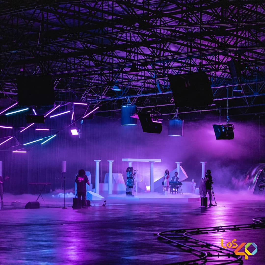 📸 | Imagens divulgadas de Maria apresentando em sua live show