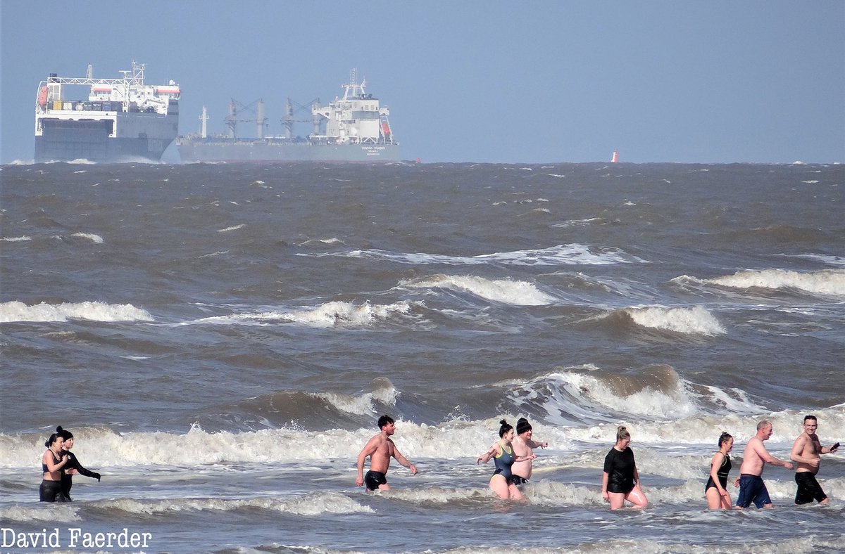 faerder46's tweet photo. @ShelaghFogarty @OwainWynEvans Get yourself to @IronMenCrosby @CrosbyBeachFOG  on a Saturday @OwainWynEvans . They have a group called the Cold Water Community who meet in the mornings and end up having a dip in the sea! #coldwatercommunity @CrosbyBubble @L22_Waterloo #coldwater #mentalhealth https://t.co/4PDWoVxCDw