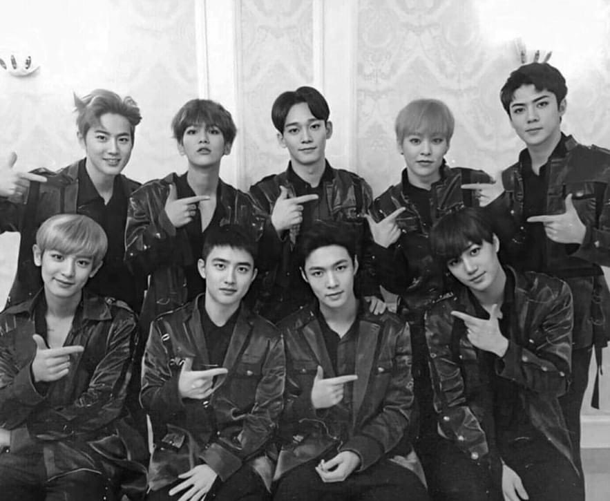 Selenamari28's tweet photo. #WeAreONE #EXO #legendsofkpop #EXO9thAnniversary #SUHO #LAY #KAI #BAEKHYUN๐ฅ #CHANYEOL #KYUNGSOO #SEHUN #CHEN #ZTAO #KrisWu #LuHan #XIUMIN #EXOL ๐ค๐ฅ https://t.co/Yoe2Rxq5rR