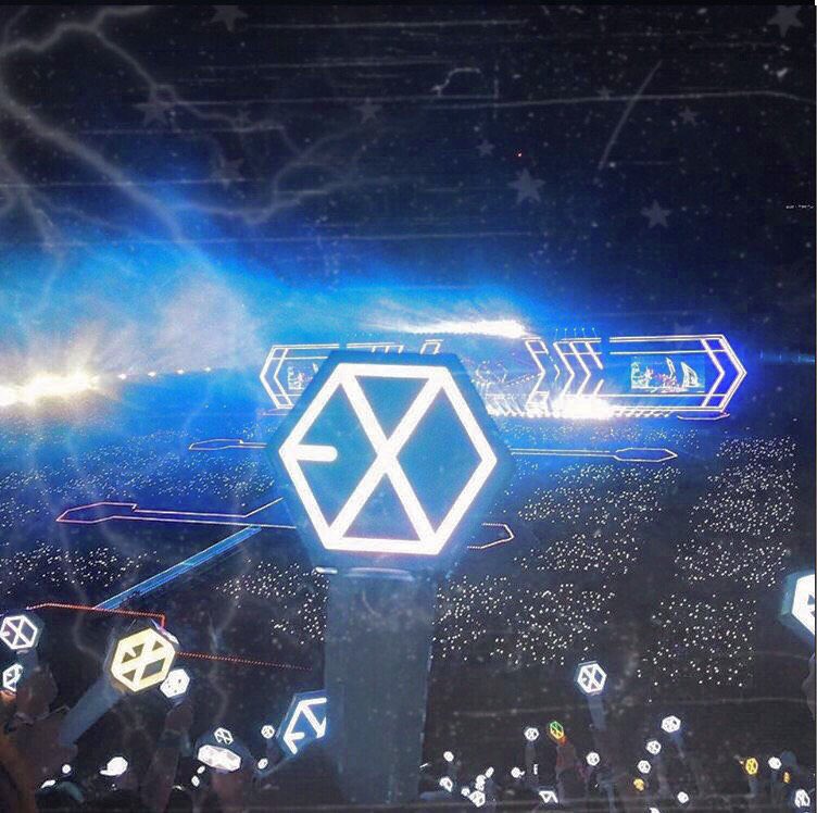 Selenamari28's tweet photo. #WeAreONE #EXO #legendsofkpop #EXO9thAnniversary #SUHO #LAY #KAI #BAEKHYUN๐ฅ #CHANYEOL #KYUNGSOO #SEHUN #CHEN #ZTAO #KrisWu #LuHan #XIUMIN #EXOL ๐ค๐ฅ https://t.co/Yoe2Rxq5rR