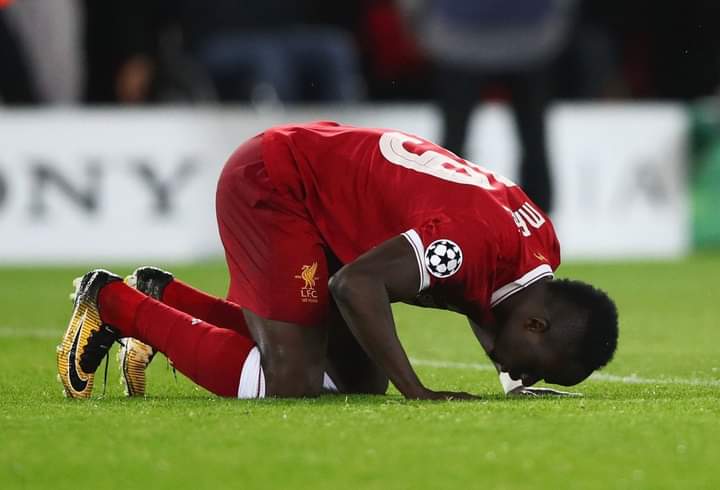 Taj_Ali1's tweet photo. "Why would I want 10 Ferraris, 20 diamond watches, or 2 planes? I built schools, a stadium, we provide clothes, shoes, food for people who are in extreme poverty.

I prefer that my people receive a little of what life has given me."

-Sadio Mane https://t.co/vKZt0NxN6Y