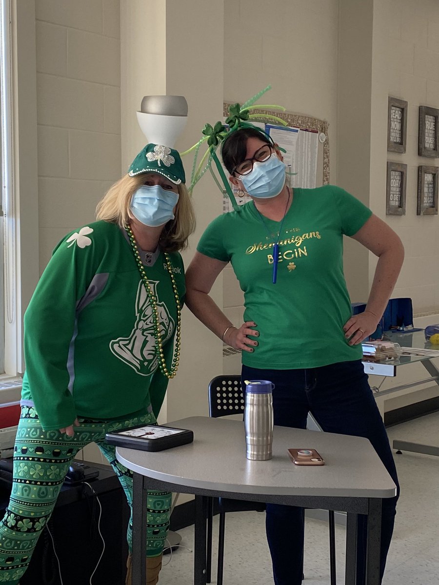 MrsL_Corpus's tweet photo. Congratulations, Mrs. Stashick, on your well-deserved DOE Award. Thanks for all YOU do. Your kindness, compassion, professionalism, humour and spirit have seen us through. 💚 @ocsbstash @OttCatholicSB @CorpusOCSB @ParentsCorpus https://t.co/s3BiZJKLA5