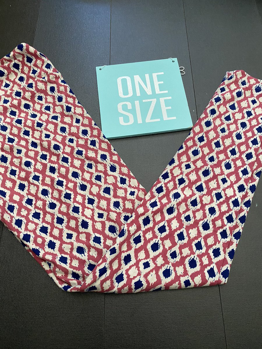 llrlisalopez's tweet photo. Available today on #clearance in my #goob #lularoe group for just $15 at https://t.co/5aAXjQmJEU 
#leggings #leggingsaddict #sale #coverup https://t.co/aY5zXwf1eE