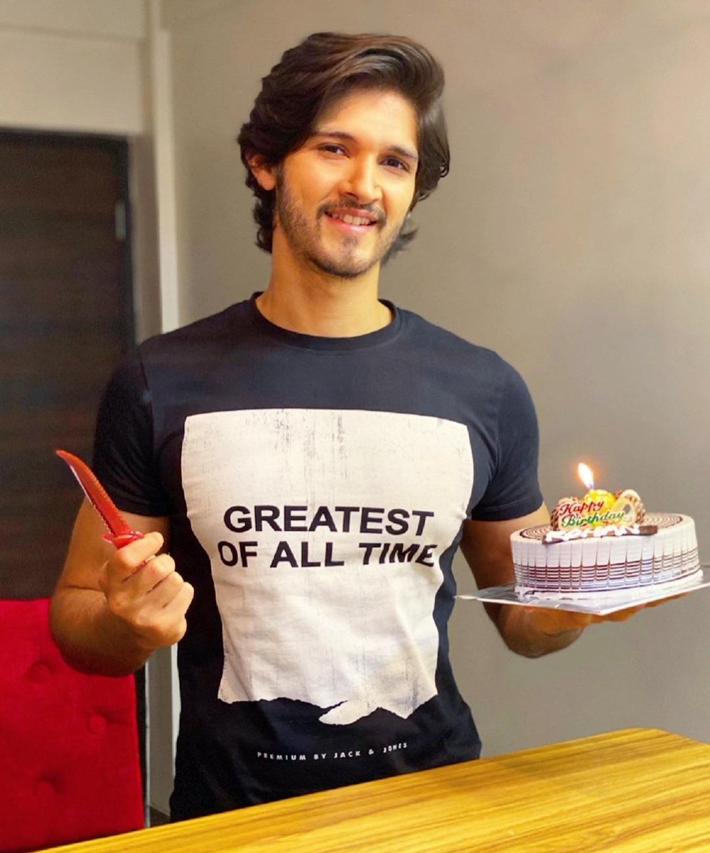 AventikaPatel's tweet photo. #HBDRohanmehra 🎁♥️ @rohan4747 ❤ https://t.co/taD5PQNahG