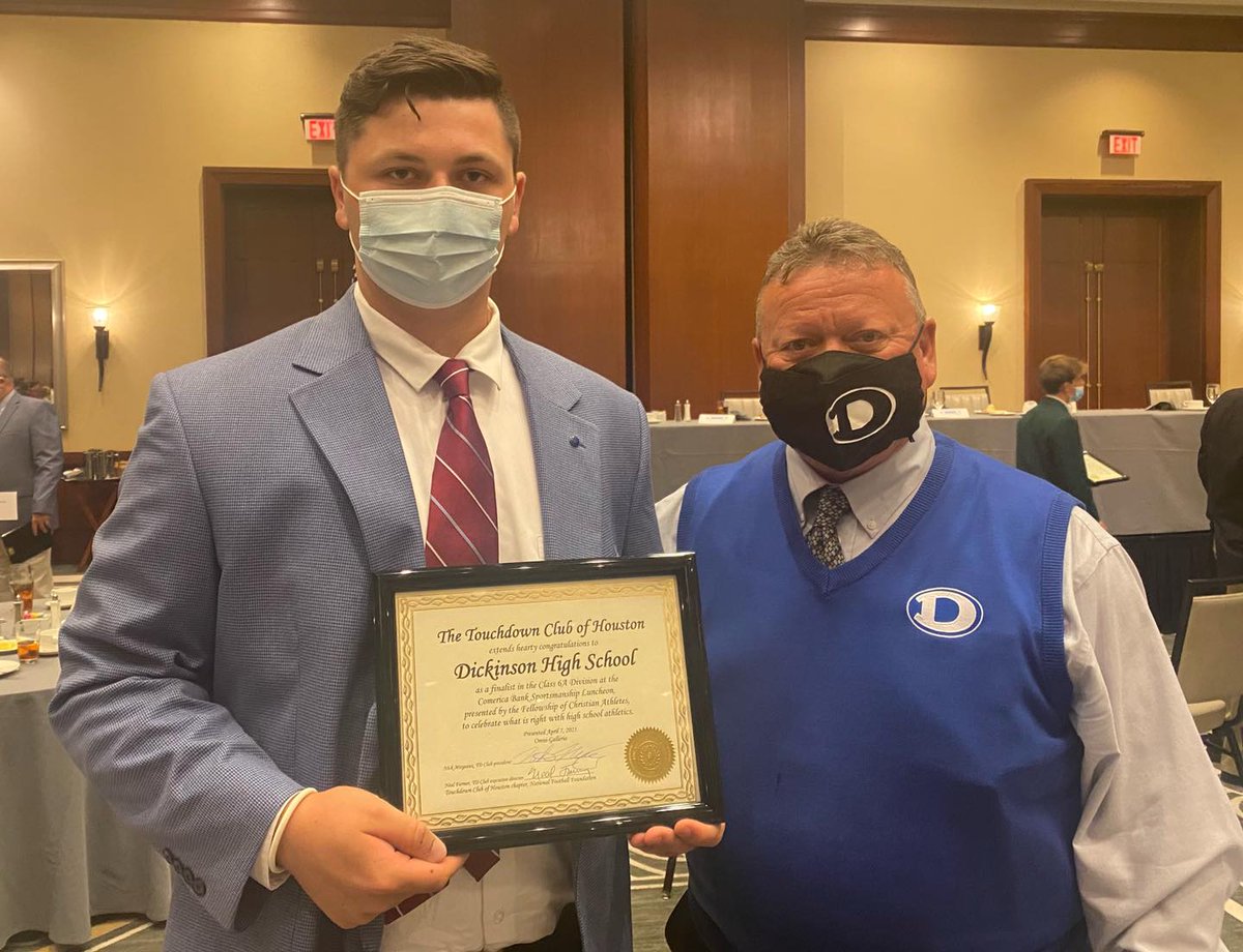 DickinsonISD's tweet photo. The @DickinsonFB was 1of 10 6-A finalists for the Sportsmanship Award presented annually by Fellowship of Christian Athletes and sponsored by @HoustonTDClub. Canon Boone, DHS senior and John Snelson, DHS Head Football Coach/AD, represented the Gators at the luncheon on April 7. https://t.co/Se1qDLfzKw