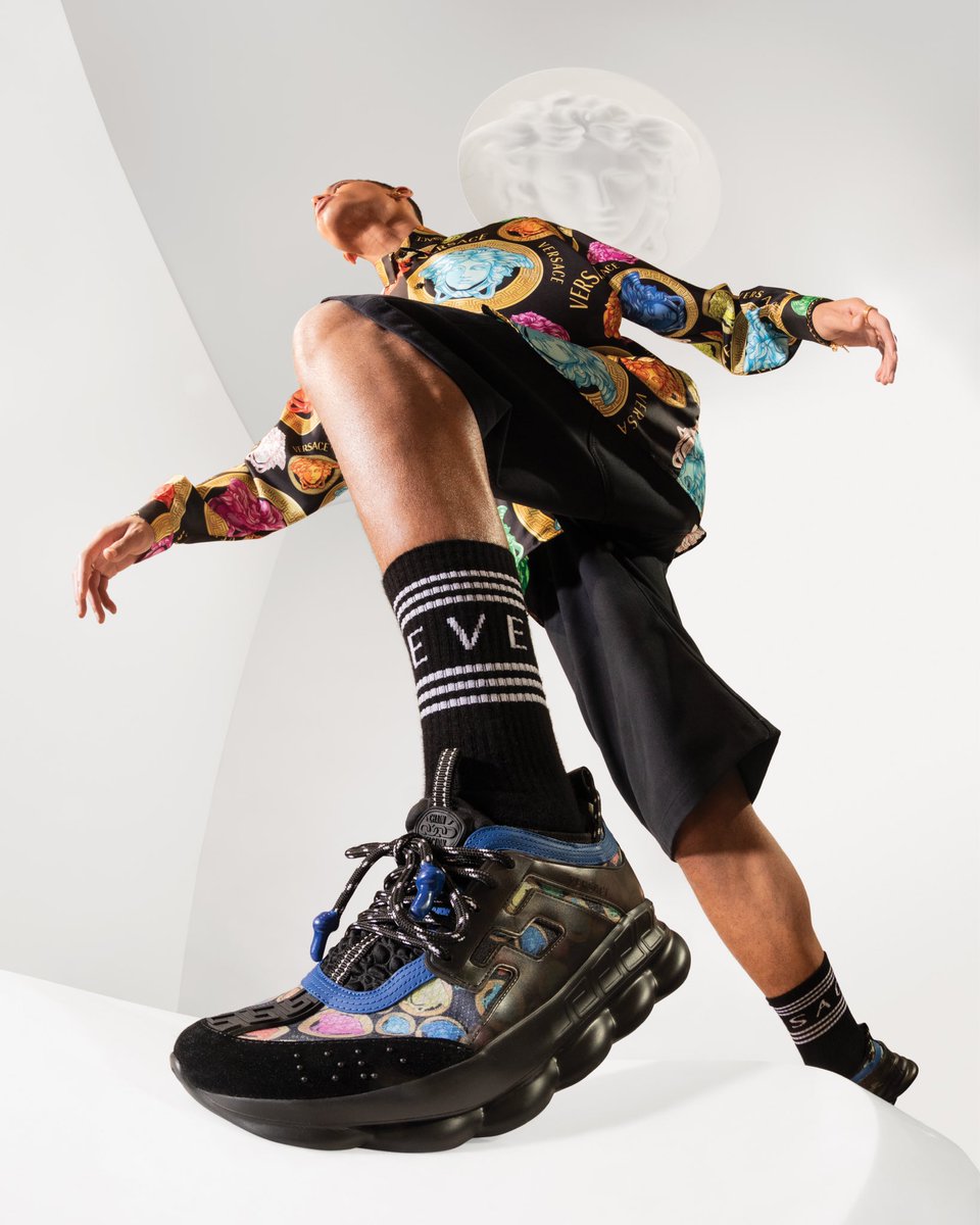 Versace's tweet photo. Medusa Amplified Chain Reaction - featuring an exclusive pair of #VersaceChainReaction sneakers, our new capsule collection is only available online.
Shop the styles: https://t.co/bx4eLOztdp https://t.co/rX4tIoMzIN