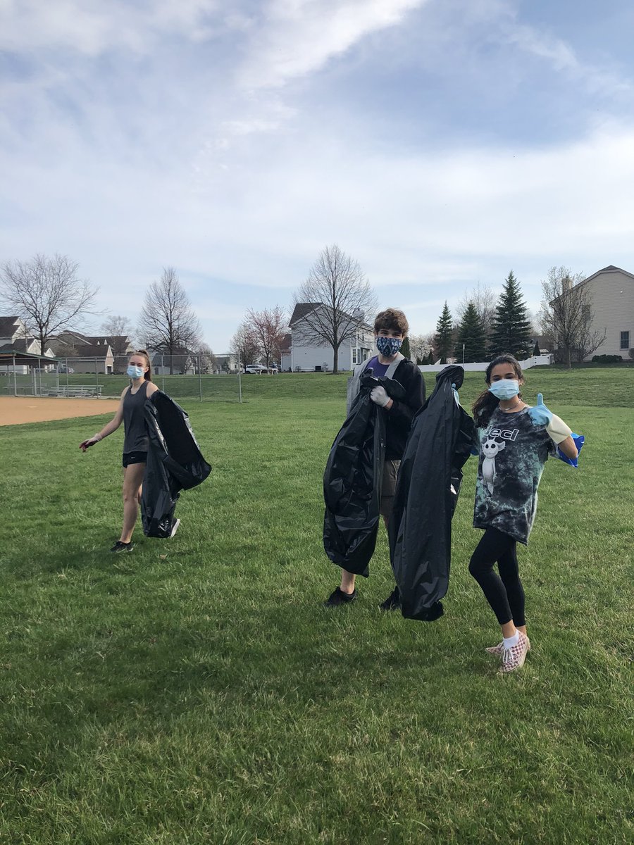 Our members did an amazing job today cleaning up trash around a local park! Keep up the great work! #lznation #service