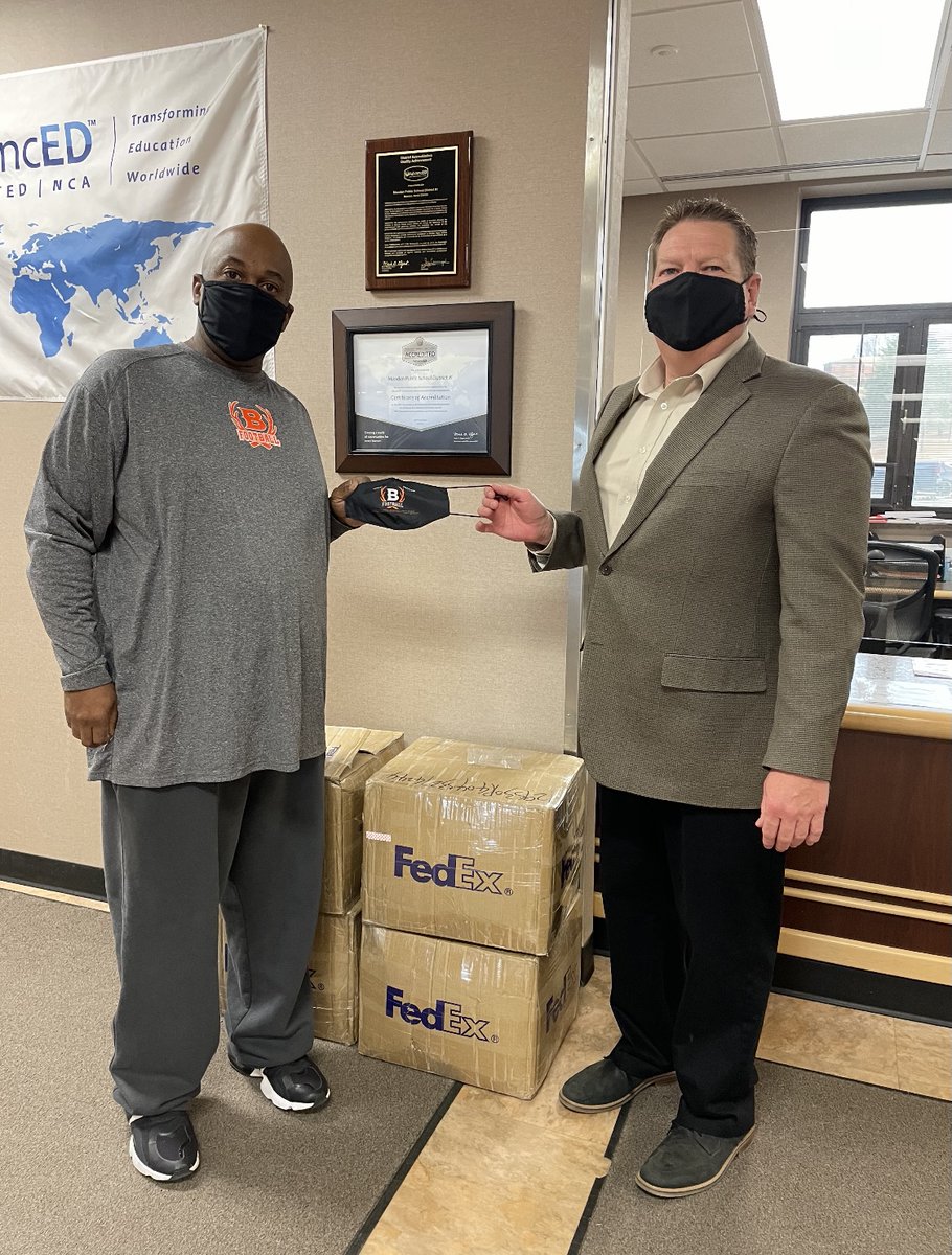 bismarckbucks's tweet photo. Coach Miller delivered 4,000 masks to the Mandan Public School District earlier today!
The Bucks are looking forward to giving more free Bucks masks to students in the Bismarck/Mandan area. Kids get into Bucks games for FREE with their Bucks masks! ๐ ๐ฆ
#RunWithUs #MaskUpND https://t.co/OKgaH8hm05