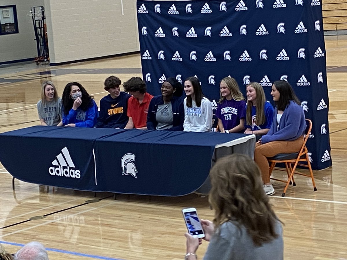 wcsSHSev's tweet photo. It’s signing day! https://t.co/5IxujDEZhE