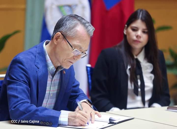 Amarubn's tweet photo. Esta mañana se llevó a cabo firma de convenio entre Nicaragua y Taiwán.
💞❤️🖤 Garantizando progreso a nuestro país. 🇳🇮 https://t.co/U9qo4LvUlR