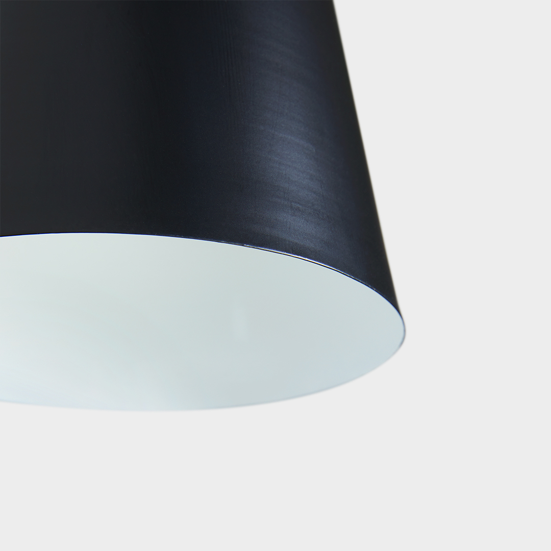 StoriModern's tweet photo. Let your home’s best features shine with our #Highlighter Indoor Pendants. The midnight black with satin brass finish contrasts perfectly with the white interior. 🙌 https://t.co/DYqemxbrGn