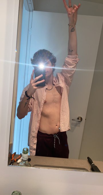 take me as I am😈 https://t.co/GrNKcOBWsX