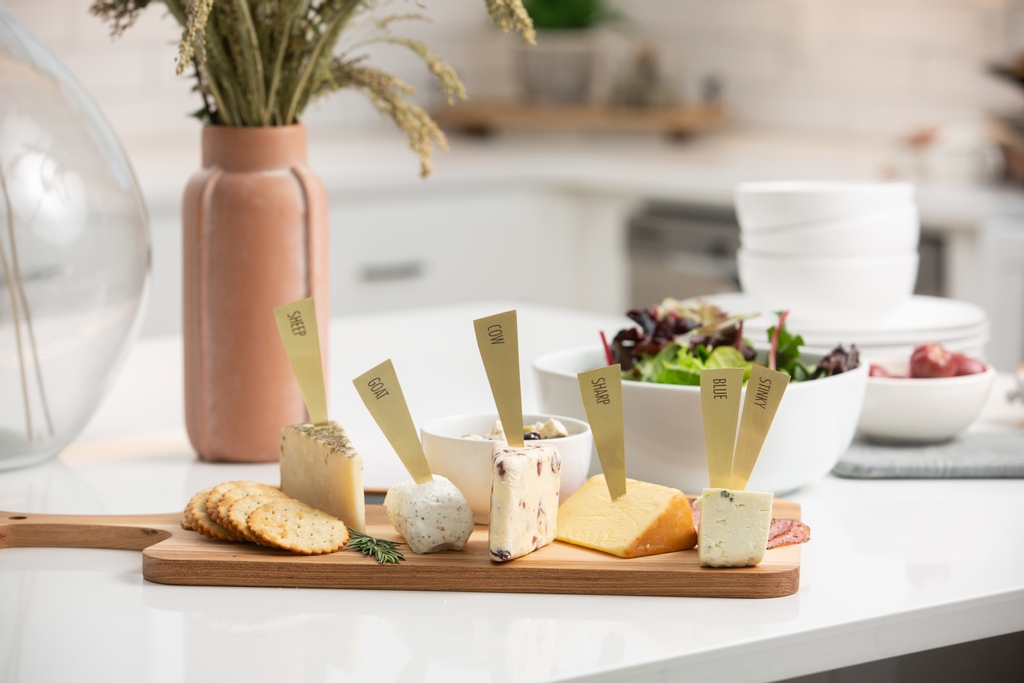 harpdesignco's tweet image. Prepping for some springtime picnics and charcuterie boards? These Brass Cheese Markers are a fun and stylish addition to your table or picnic basket! 

Shop here: bit.ly/2Ra6XTx

#SpringSetup #CheeseBoard #Charcuterie #Picnic #Tablescape