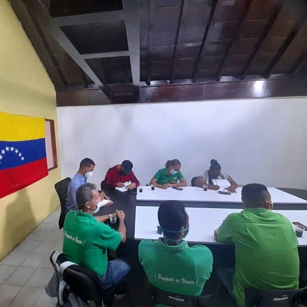 ...Para la garantía del cumplimiento de las orientaciones de presidente <a href="/NicolasMaduro/">Nicolás Maduro</a> a través de nuestra joven ministra <a href="/greybp/">Grey Barrios Prada</a>.