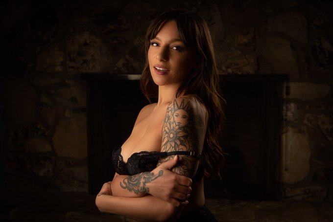 1 pic. Why, yes. I would love to be on your set. Taking bookings all month long (and the next!) ??? 

Photos