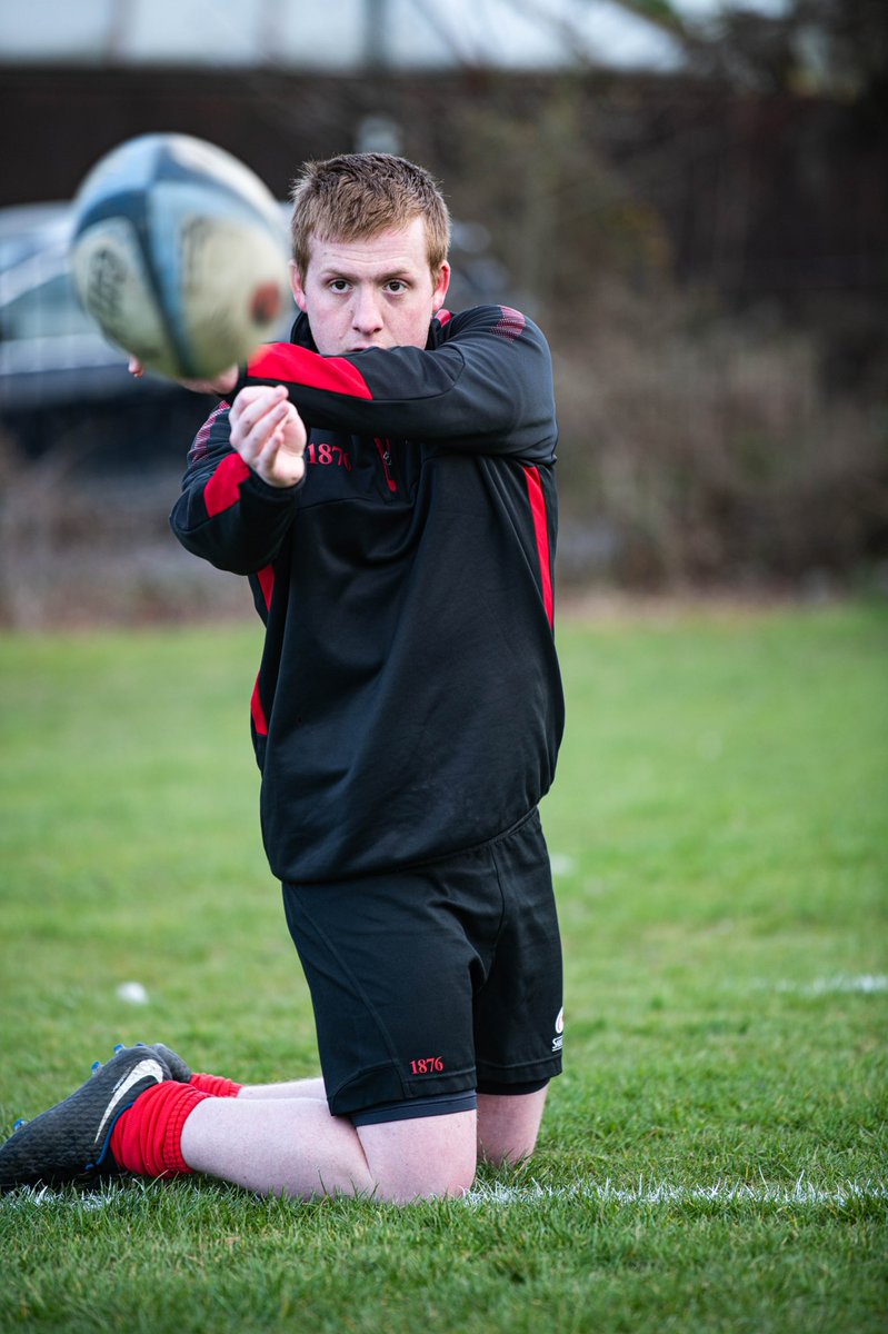 SaracensARFC's tweet photo. Thanks so much to the new addition to our senior coaching team @CraigDowsett11 for taking a pre-training skills session for a small group on Tuesday night. 

Catch pass was the order of the day!

Welcome to the #sarriesfamily

⚫️🔴⚫️🔴⚫️🔴 https://t.co/nv5yvsivZf