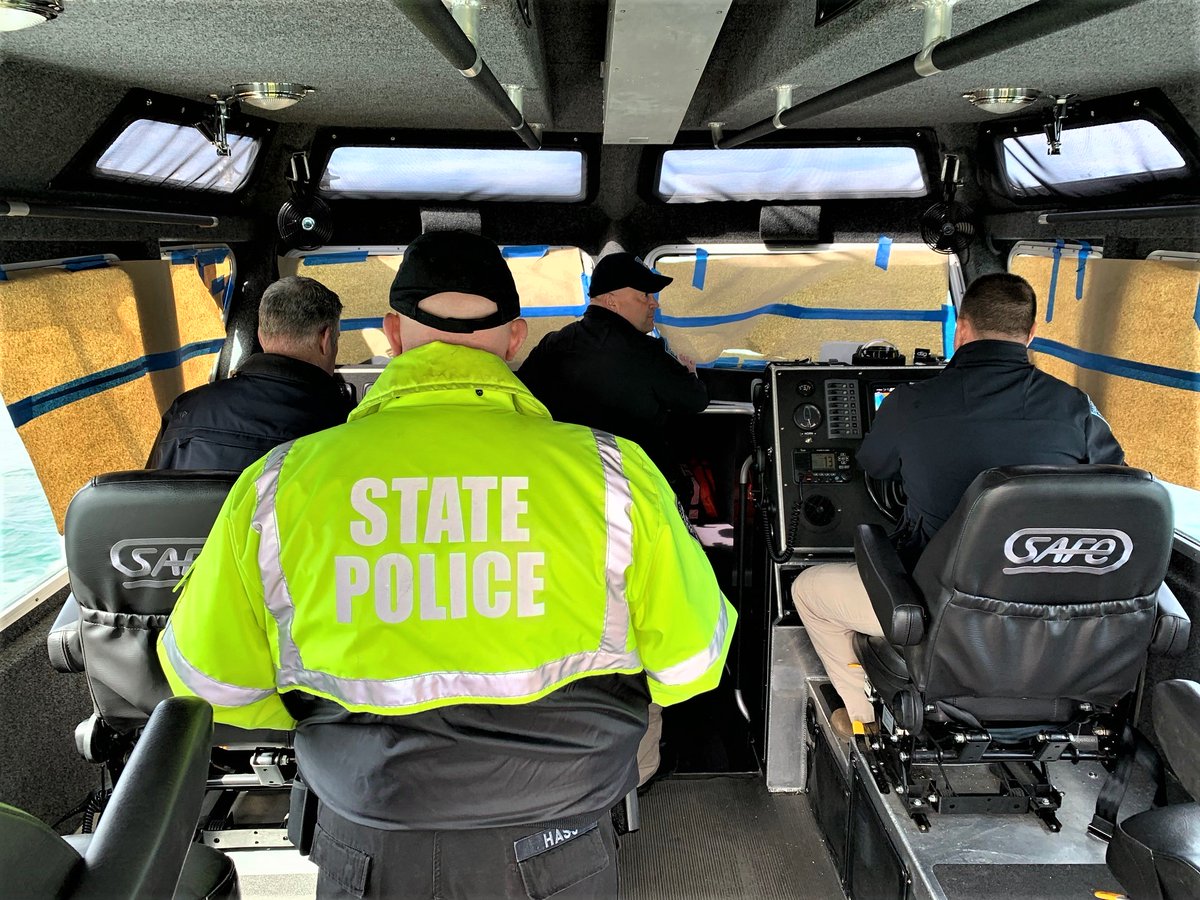 MassStatePolice's tweet photo. This week members of the Marine Unit conducted in-depth training for the operation of vessels in zero visibility conditions. This training prepares the members to expeditiously respond to emergencies on the water in any condition, when seconds can matter
https://t.co/6hL8FmpnMT https://t.co/otulmK6COt