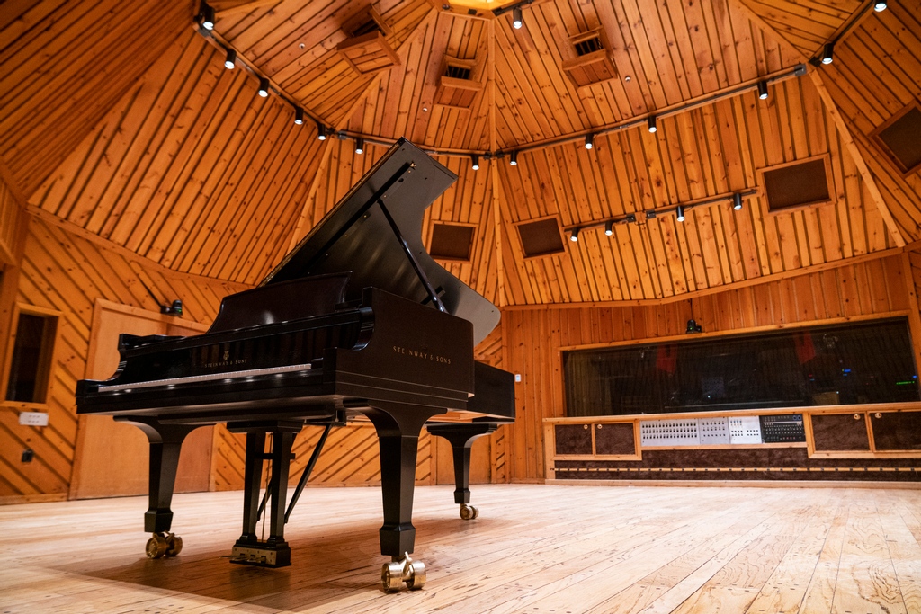 We are loving the beautiful spring weather in New York! But if we have to spend all day inside... this isn't too bad of a view either.