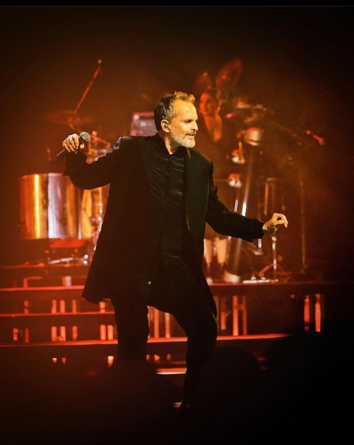 MiguelBoseMX's tweet image. Y cuando menos te lo esperes, un día él entrará por tu ventana y te lo quitará todo. Porque él es el único rey amante bandido... ❤️

#MiguelBosé

📸: @Lapochate