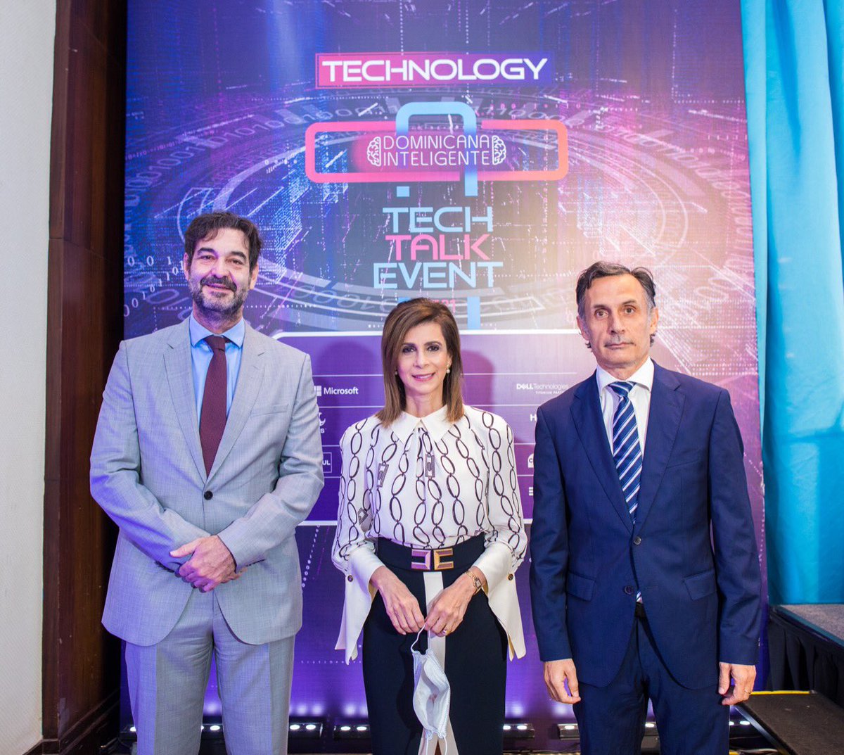 altice_do's tweet photo. Nos complace ser parte del #TechTalk2021, un gran intercambio de conocimientos sobre la transformación digital, sus desafíos, oportunidades y estrategias innovadoras. https://t.co/DrL3Ln8xug