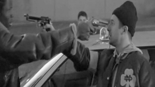 rapaddict__'s tweet photo. Une référence à une scène culte du film La Haine apparait un peu plus loin dans le clip. 
Plus exactement à 2m20. https://t.co/drPnLFLpUj